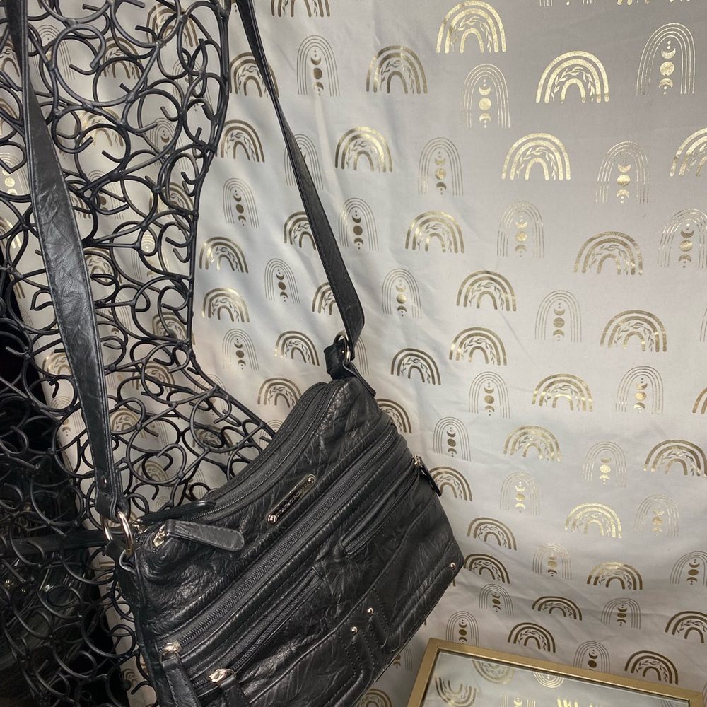 Stone Mountain Accessories Black Crossbody Bag with Sleek Design